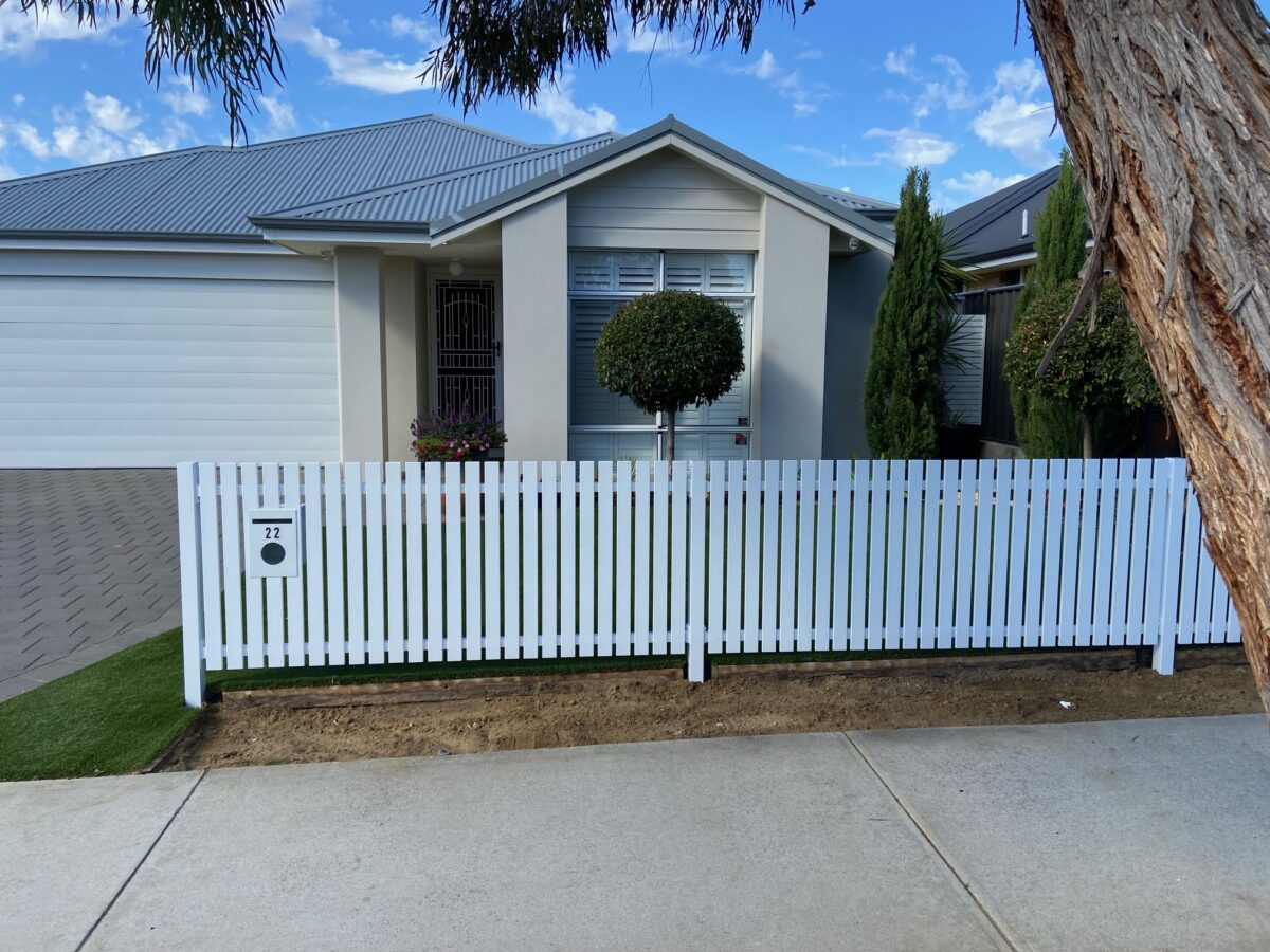 Flat Top Picket Fence Installation in Banksia Grove