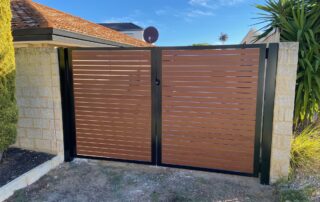 Aluminium Woodgrain Slat Gate