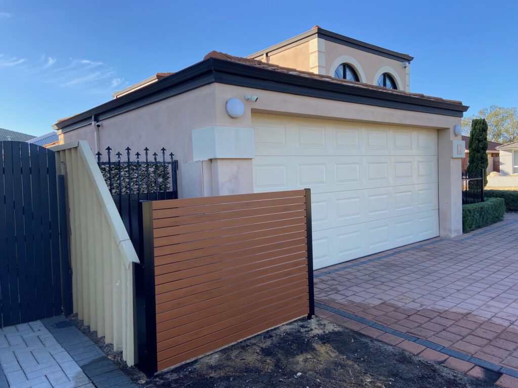 Aluminium Woodgrain Slat Gate