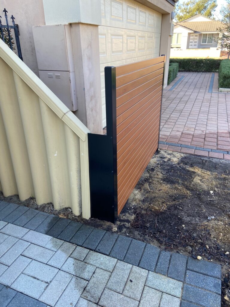 Aluminium Woodgrain Slat Gate